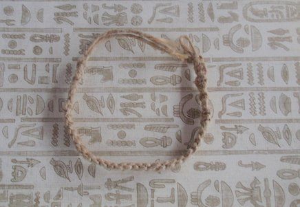 Pulseira artesanal trançada