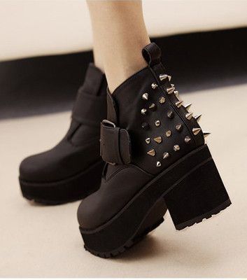 Sapatos de Couro com Spike